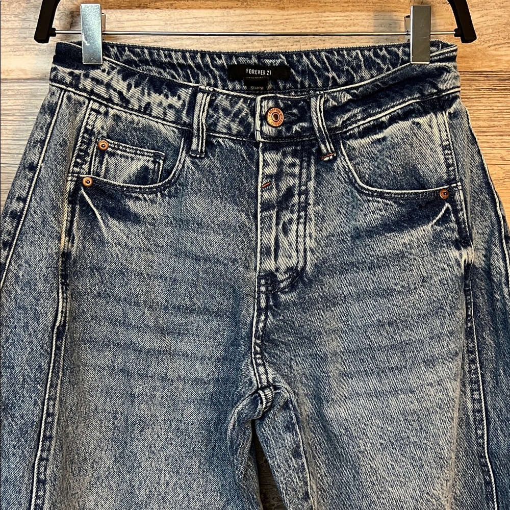Forever 21 Stone Wash Mid Rise Horseshoe Fit Jeans NWT - Picture 2 of 3
